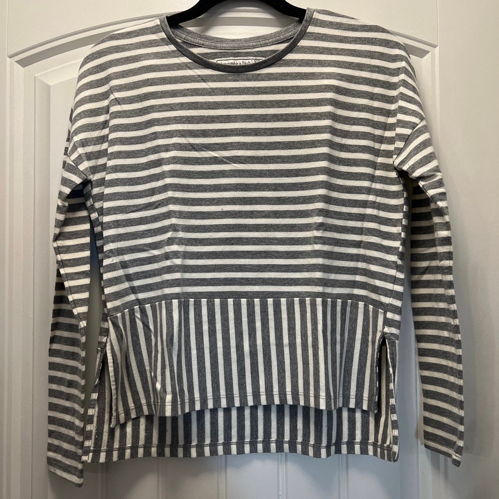 Abercrombie & Fitch Women’s Hi-Low Striped Long Sleeve Top Size XS‎ Gray Cream
